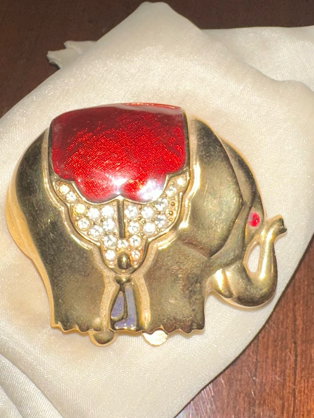 Vtg Estée Lauder jeweled Elephant perfume compact. All original jewels